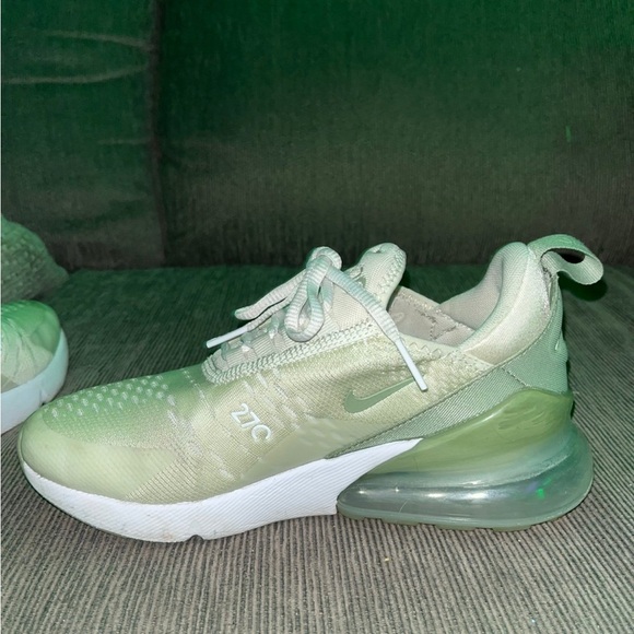 Nike Air Max 270 Shoes - Picture 5 of 9